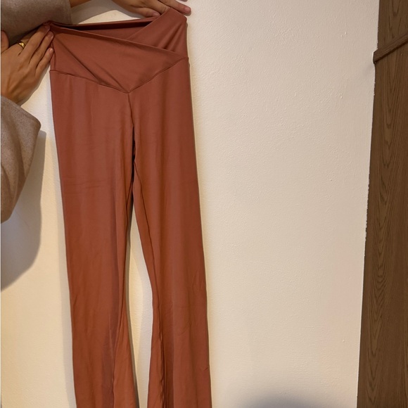 Aerie crossover flare leggings - Picture 2 of 3